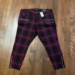 New With Tags Torrid Jeggings Black & Magenta Plaid
